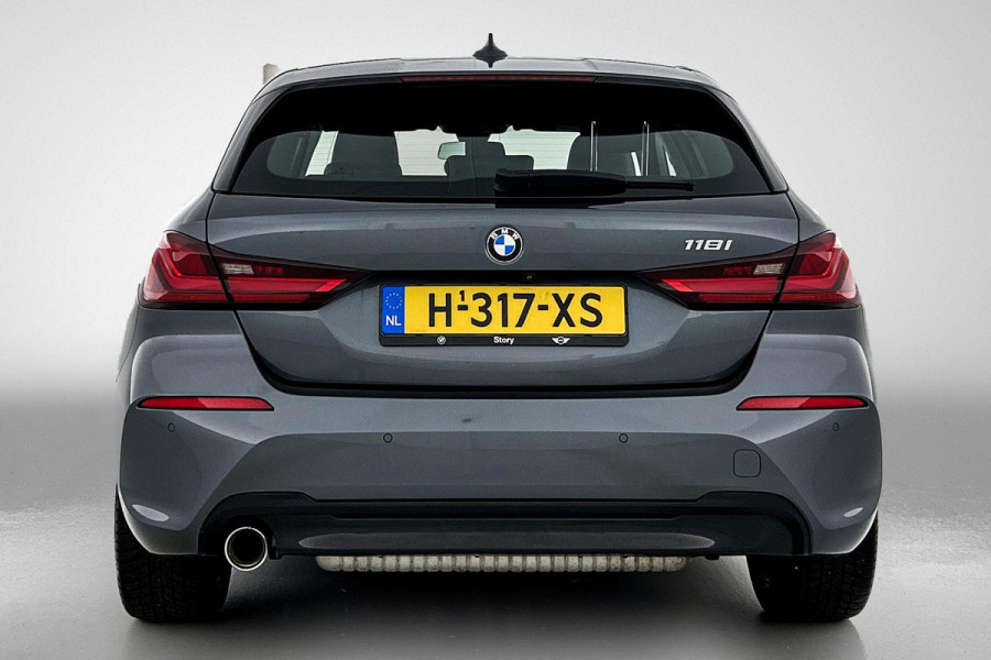 BMW 1-serie 118i Executive Edition Sport (STOELVERWARMING, NAVI, CARPLAY, DIGITALE COCKPIT, 1e EIGENAAR, DEALER ONDERHOUDEN)
