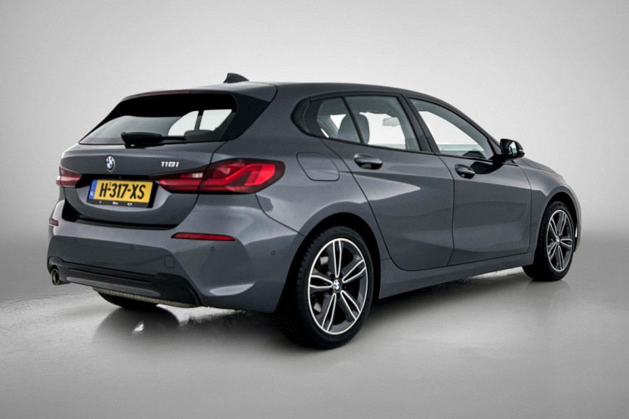 BMW 1-serie 118i Executive Edition Sport (STOELVERWARMING, NAVI, CARPLAY, DIGITALE COCKPIT, 1e EIGENAAR, DEALER ONDERHOUDEN)