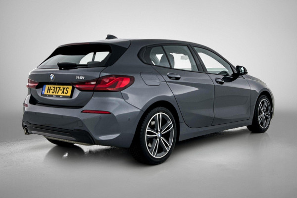 BMW 1-serie 118i Executive Edition Sport (STOELVERWARMING, NAVI, CARPLAY, DIGITALE COCKPIT, 1e EIGENAAR, DEALER ONDERHOUDEN)