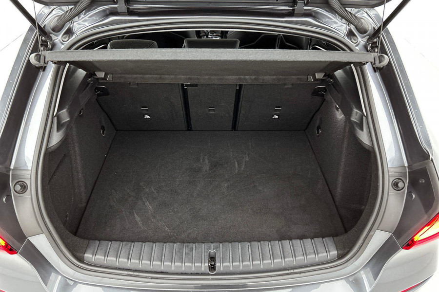 BMW 1-serie 118i Executive Edition Sport (STOELVERWARMING, NAVI, CARPLAY, DIGITALE COCKPIT, 1e EIGENAAR, DEALER ONDERHOUDEN)