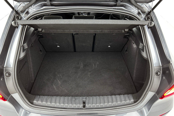 BMW 1-serie 118i Executive Edition Sport (STOELVERWARMING, NAVI, CARPLAY, DIGITALE COCKPIT, 1e EIGENAAR, DEALER ONDERHOUDEN)