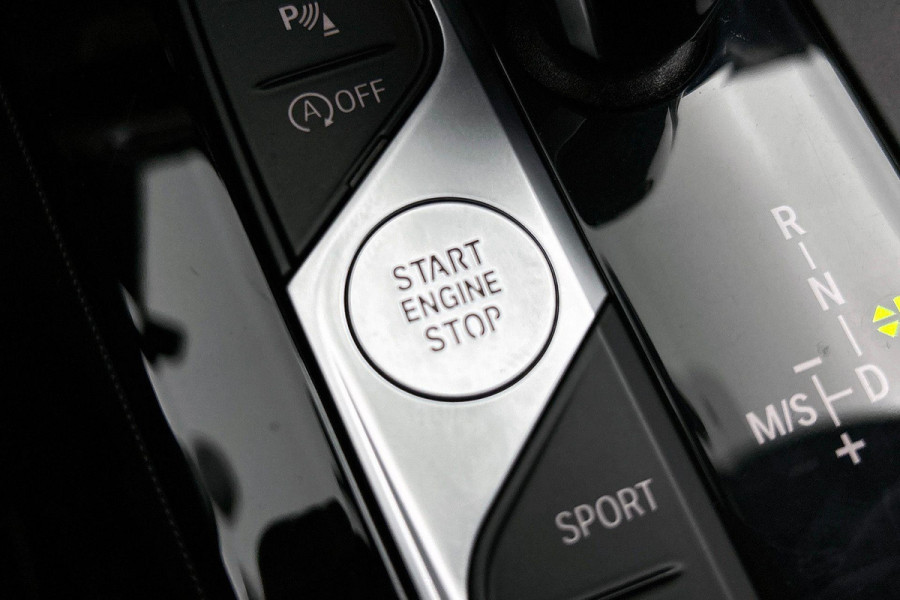 BMW 1-serie 118i Executive Edition Sport (STOELVERWARMING, NAVI, CARPLAY, DIGITALE COCKPIT, 1e EIGENAAR, DEALER ONDERHOUDEN)