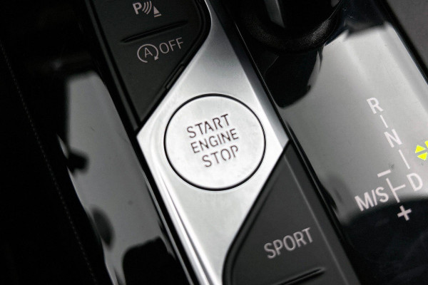 BMW 1-serie 118i Executive Edition Sport (STOELVERWARMING, NAVI, CARPLAY, DIGITALE COCKPIT, 1e EIGENAAR, DEALER ONDERHOUDEN)