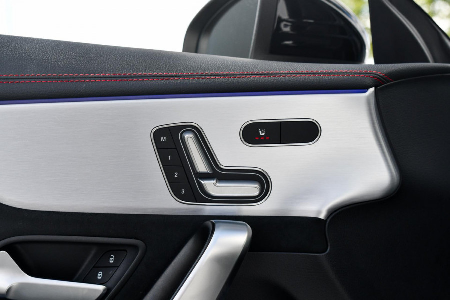 Mercedes-Benz CLA-Klasse 180 AMG Night. Memory, Pano, Keyless, Camera, Multibeam, Sfeer, CarPlay!