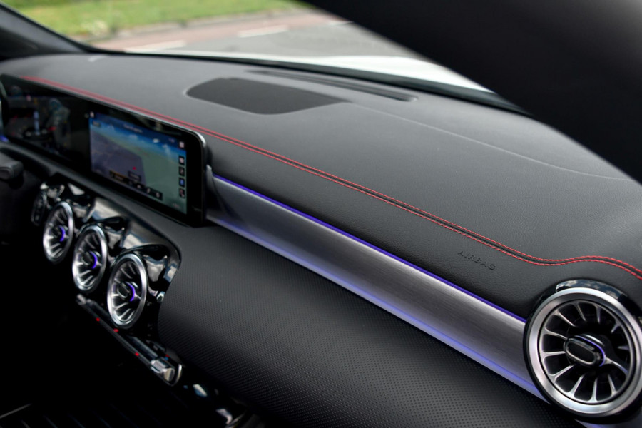Mercedes-Benz CLA-Klasse 180 AMG Night. Memory, Pano, Keyless, Camera, Multibeam, Sfeer, CarPlay!
