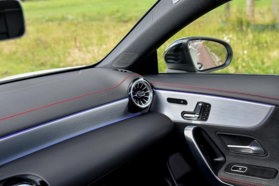 Mercedes-Benz CLA-Klasse 180 AMG Night. Memory, Pano, Keyless, Camera, Multibeam, Sfeer, CarPlay!