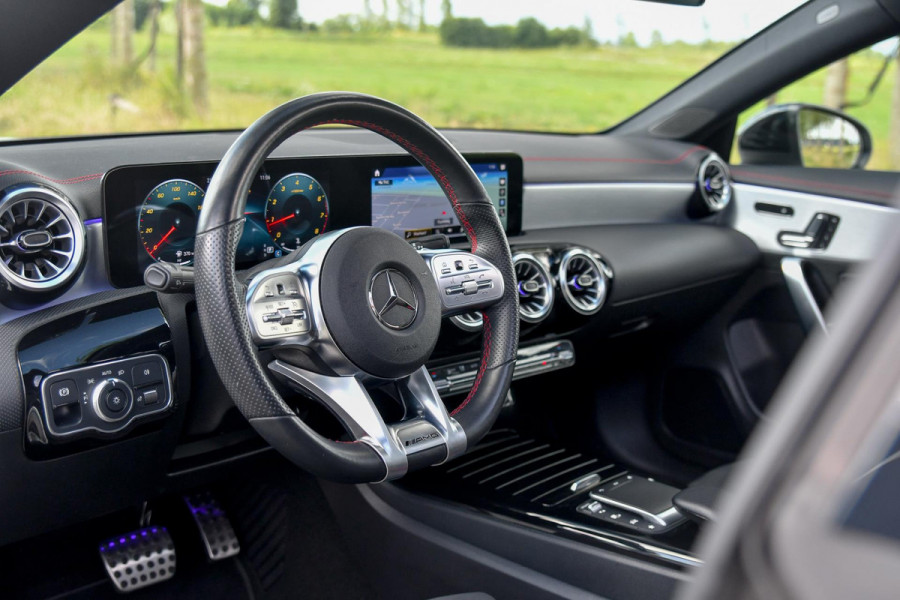 Mercedes-Benz CLA-Klasse 180 AMG Night. Memory, Pano, Keyless, Camera, Multibeam, Sfeer, CarPlay!