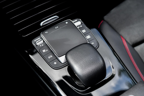 Mercedes-Benz CLA-Klasse 180 AMG Night. Memory, Pano, Keyless, Camera, Multibeam, Sfeer, CarPlay!