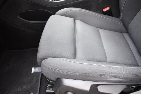 Volvo C40 231PK Single Motor Plus Dark / Navigatie / Camera / Parkeersensoren / Stoelverwarming / Stuurverw. / Adaptieve Cruise Control / LM Velgen /