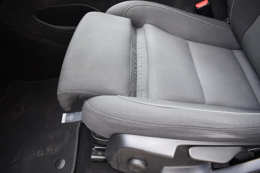 Volvo C40 231PK Single Motor Plus Dark / Navigatie / Camera / Parkeersensoren / Stoelverwarming / Stuurverw. / Adaptieve Cruise Control / LM Velgen /