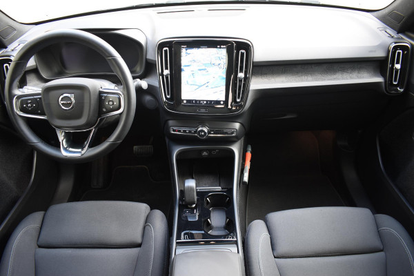 Volvo C40 231PK Single Motor Plus Dark / Navigatie / Camera / Parkeersensoren / Stoelverwarming / Stuurverw. / Adaptieve Cruise Control / LM Velgen /