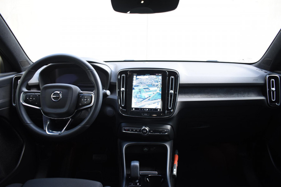 Volvo C40 231PK Single Motor Plus Dark / Navigatie / Camera / Parkeersensoren / Stoelverwarming / Stuurverw. / Adaptieve Cruise Control / LM Velgen /