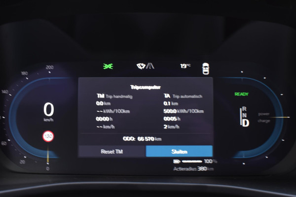 Volvo C40 231PK Single Motor Plus Dark / Navigatie / Camera / Parkeersensoren / Stoelverwarming / Stuurverw. / Adaptieve Cruise Control / LM Velgen /