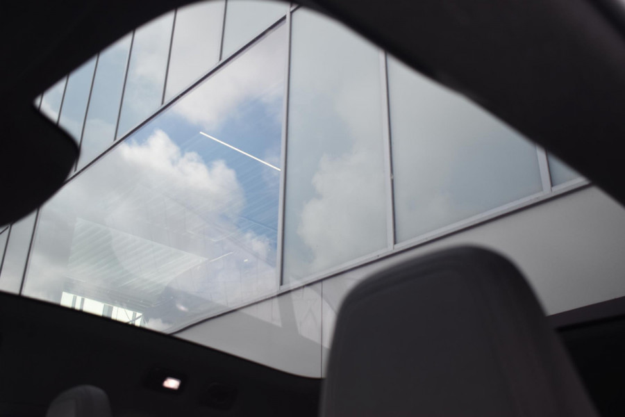 Volvo C40 231PK Single Motor Plus Dark / Navigatie / Camera / Parkeersensoren / Stoelverwarming / Stuurverw. / Adaptieve Cruise Control / LM Velgen /