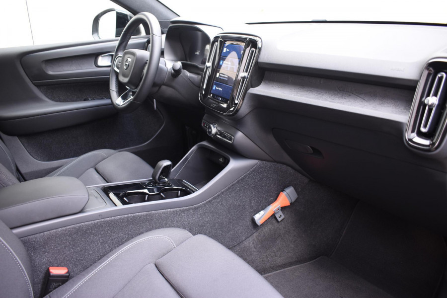 Volvo C40 231PK Single Motor Plus Dark / Navigatie / Camera / Parkeersensoren / Stoelverwarming / Stuurverw. / Adaptieve Cruise Control / LM Velgen /