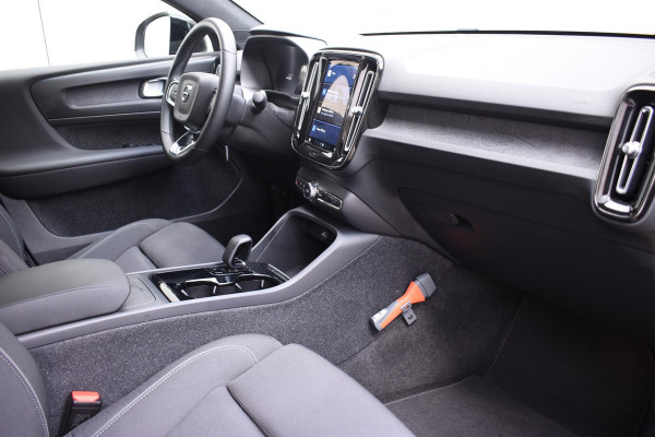 Volvo C40 231PK Single Motor Plus Dark / Navigatie / Camera / Parkeersensoren / Stoelverwarming / Stuurverw. / Adaptieve Cruise Control / LM Velgen /