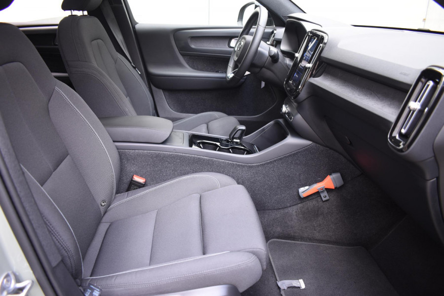 Volvo C40 231PK Single Motor Plus Dark / Navigatie / Camera / Parkeersensoren / Stoelverwarming / Stuurverw. / Adaptieve Cruise Control / LM Velgen /