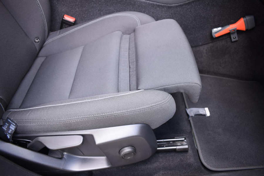 Volvo C40 231PK Single Motor Plus Dark / Navigatie / Camera / Parkeersensoren / Stoelverwarming / Stuurverw. / Adaptieve Cruise Control / LM Velgen /