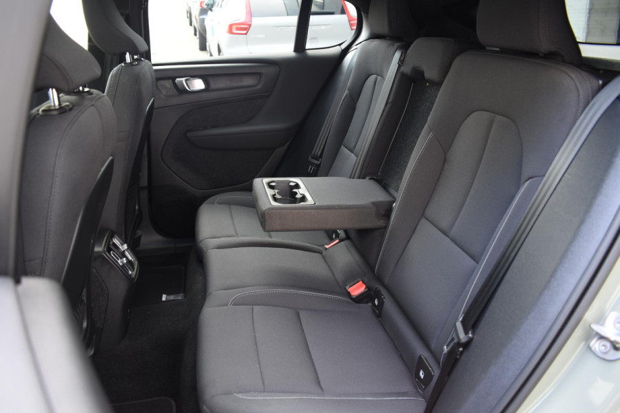 Volvo C40 231PK Single Motor Plus Dark / Navigatie / Camera / Parkeersensoren / Stoelverwarming / Stuurverw. / Adaptieve Cruise Control / LM Velgen /