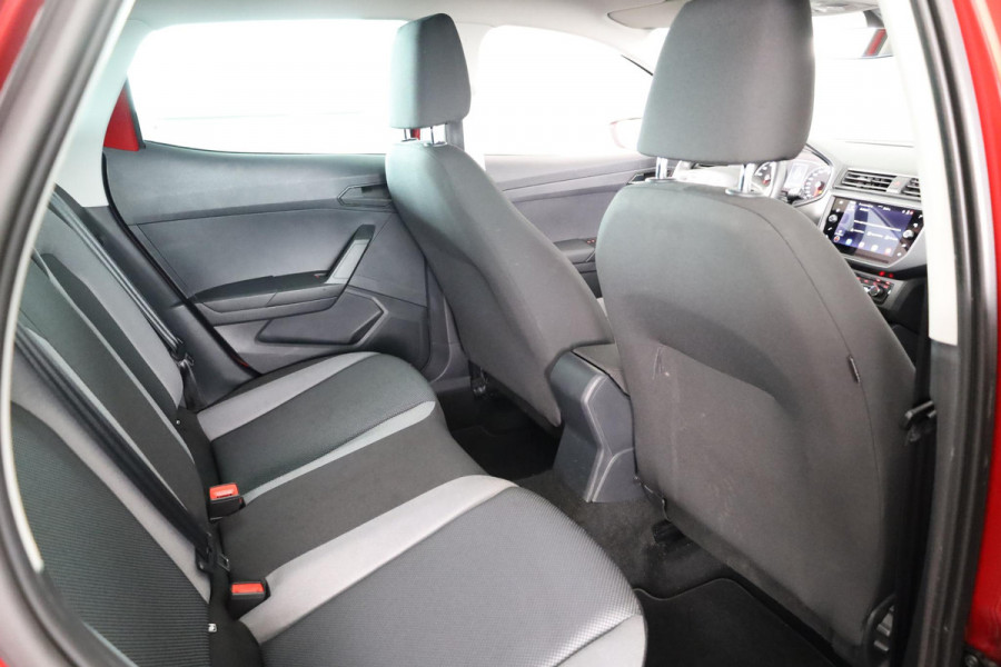 Seat Ibiza 1.0 TSI Style Business Intense 95 pk | Navigatie | Parkeersensoren | Achteruitrijcamera | Cruise control | Apple Carplay/Android Auto |