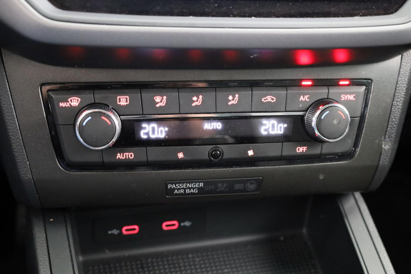Seat Ibiza 1.0 TSI Style Business Intense 95 pk | Navigatie | Parkeersensoren | Achteruitrijcamera | Cruise control | Apple Carplay/Android Auto |