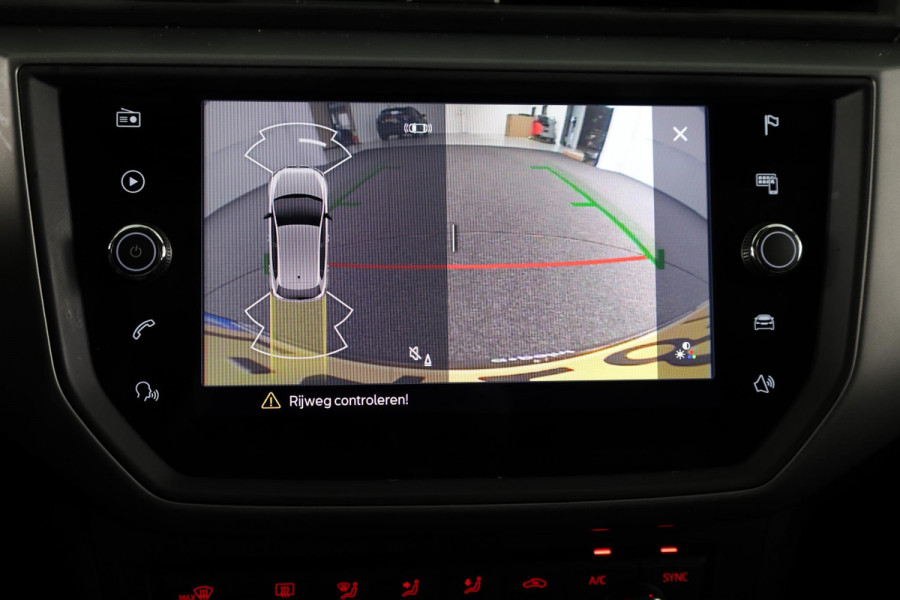 Seat Ibiza 1.0 TSI Style Business Intense 95 pk | Navigatie | Parkeersensoren | Achteruitrijcamera | Cruise control | Apple Carplay/Android Auto |