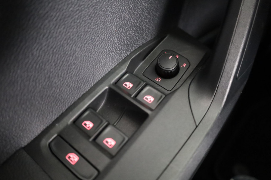 Seat Ibiza 1.0 TSI Style Business Intense 95 pk | Navigatie | Parkeersensoren | Achteruitrijcamera | Cruise control | Apple Carplay/Android Auto |