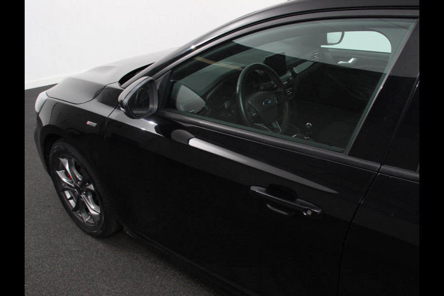 Ford FOCUS Wagon 1.0 EcoBoost ST Line Business Demo! | Navigatie | Adaptive Cruise Control | Trekhaak | Head Up Display | Privacy Glass | Lane Assist |Full LED koplampen