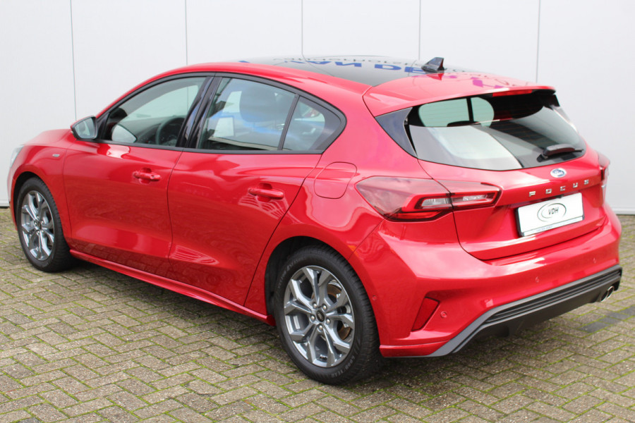Ford Focus 1.0-125pk EcoBoost Mild-Hybrid ST-Line. Chique en erg luxe Ford Focus, fabr. gar. t/m 9 febr. 2027 ! Volautm. airco, navigatie, telefoonvoorb., All Season banden, B&O soundsyst., elektr. panodak, stuur-, stoel- en voorraamverw., adapt. cruise cntrl, side- en lane assist., LED  etc.