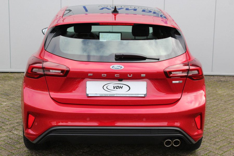 Ford Focus 1.0-125pk EcoBoost Mild-Hybrid ST-Line. Chique en erg luxe Ford Focus, fabr. gar. t/m 9 febr. 2027 ! Volautm. airco, navigatie, telefoonvoorb., All Season banden, B&O soundsyst., elektr. panodak, stuur-, stoel- en voorraamverw., adapt. cruise cntrl, side- en lane assist., LED  etc.