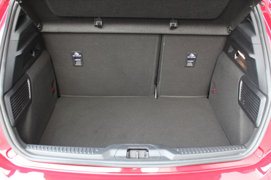 Ford Focus 1.0-125pk EcoBoost Mild-Hybrid ST-Line. Chique en erg luxe Ford Focus, fabr. gar. t/m 9 febr. 2027 ! Volautm. airco, navigatie, telefoonvoorb., All Season banden, B&O soundsyst., elektr. panodak, stuur-, stoel- en voorraamverw., adapt. cruise cntrl, side- en lane assist., LED  etc.