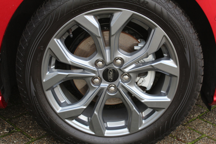 Ford Focus 1.0-125pk EcoBoost Mild-Hybrid ST-Line. Chique en erg luxe Ford Focus, fabr. gar. t/m 9 febr. 2027 ! Volautm. airco, navigatie, telefoonvoorb., All Season banden, B&O soundsyst., elektr. panodak, stuur-, stoel- en voorraamverw., adapt. cruise cntrl, side- en lane assist., LED  etc.