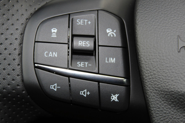 Ford Focus 1.0-125pk EcoBoost Mild-Hybrid ST-Line. Chique en erg luxe Ford Focus, fabr. gar. t/m 9 febr. 2027 ! Volautm. airco, navigatie, telefoonvoorb., All Season banden, B&O soundsyst., elektr. panodak, stuur-, stoel- en voorraamverw., adapt. cruise cntrl, side- en lane assist., LED  etc.