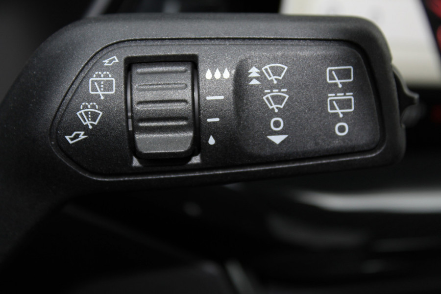 Ford Focus 1.0-125pk EcoBoost Mild-Hybrid ST-Line. Chique en erg luxe Ford Focus, fabr. gar. t/m 9 febr. 2027 ! Volautm. airco, navigatie, telefoonvoorb., All Season banden, B&O soundsyst., elektr. panodak, stuur-, stoel- en voorraamverw., adapt. cruise cntrl, side- en lane assist., LED  etc.