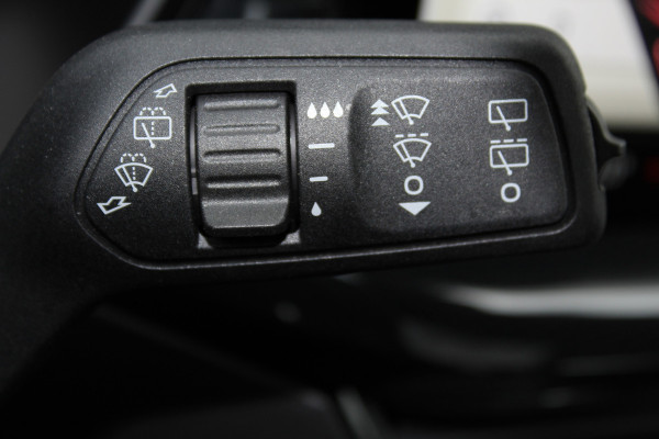 Ford Focus 1.0-125pk EcoBoost Mild-Hybrid ST-Line. Chique en erg luxe Ford Focus, fabr. gar. t/m 9 febr. 2027 ! Volautm. airco, navigatie, telefoonvoorb., All Season banden, B&O soundsyst., elektr. panodak, stuur-, stoel- en voorraamverw., adapt. cruise cntrl, side- en lane assist., LED  etc.