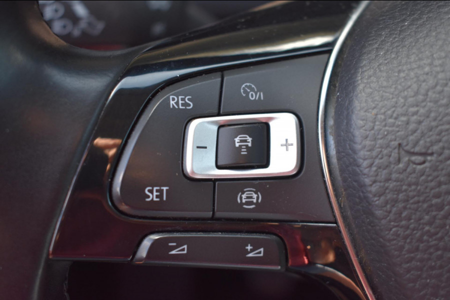 Volkswagen T-Roc 1.0 TSI | VIRTUAL COCKPIT | TREKHAAK | APPLE CARPLAY | ANDROID AUTO | ADAPTIEVE CRUISE CONTROLE | NAP