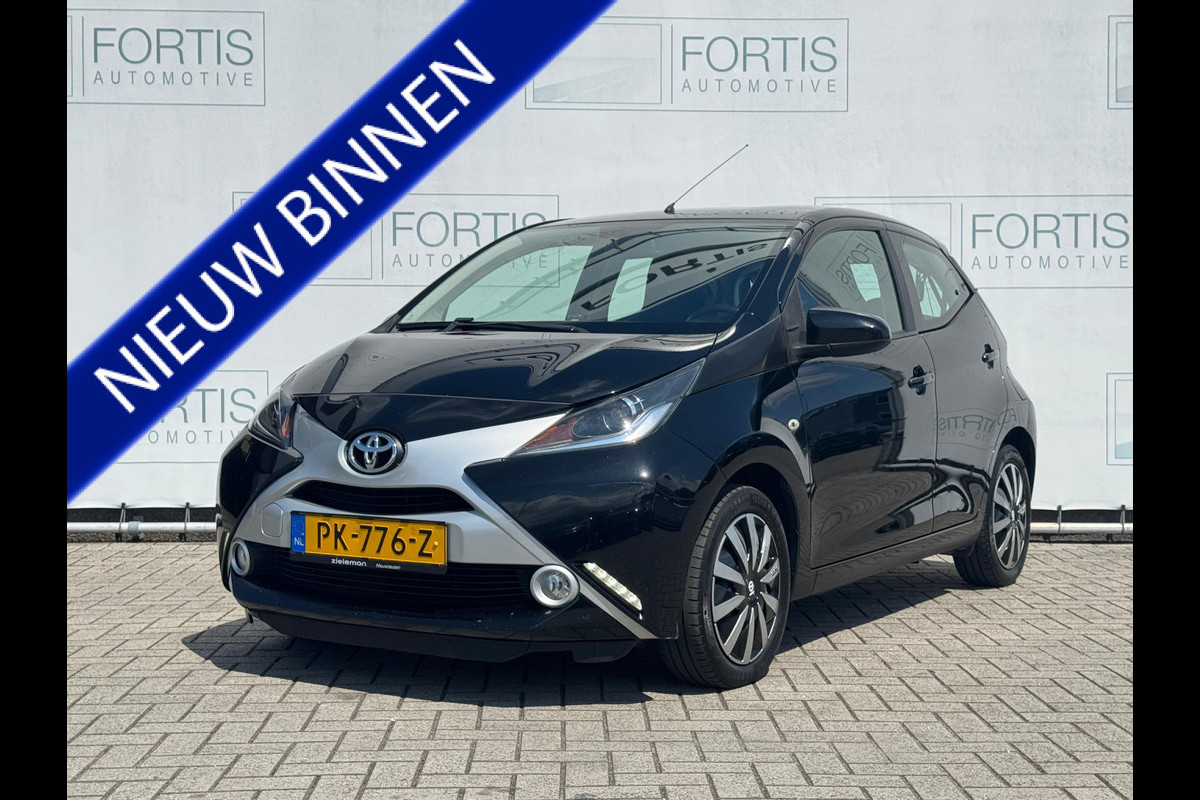 Toyota Aygo 1.0 VVT-i x-play NAVI | AIRCO | 5 DEURS Toyota Aygo 1.0 VVT-i x-play NAVI | AIRCO | 5 DEURS