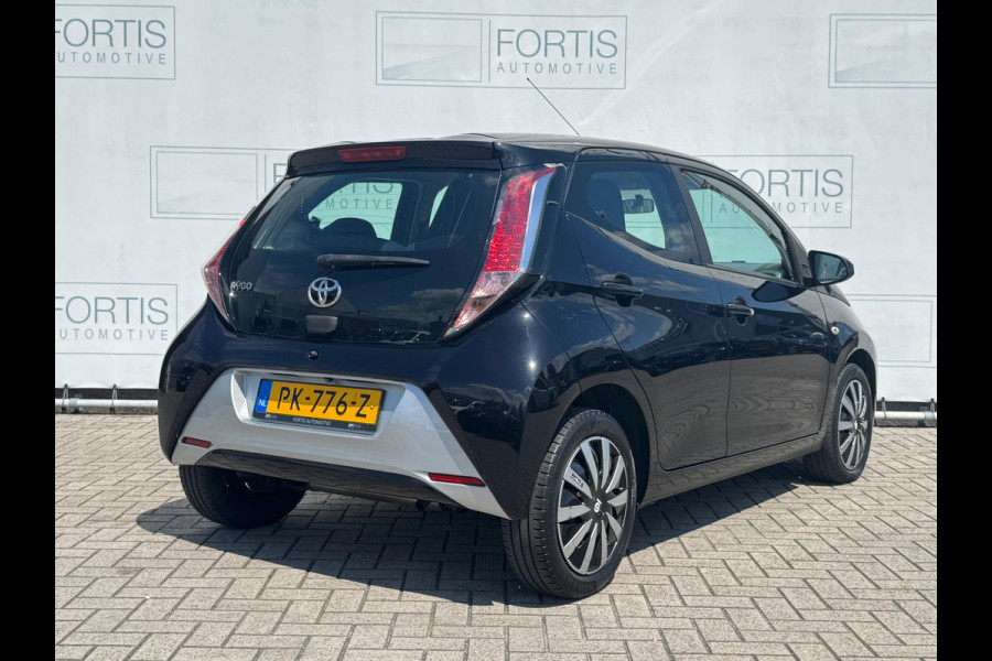 Toyota Aygo 1.0 VVT-i x-play NAVI | AIRCO | 5 DEURS
