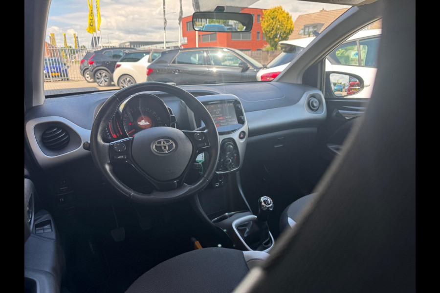 Toyota Aygo 1.0 VVT-i x-play NAVI | AIRCO | 5 DEURS
