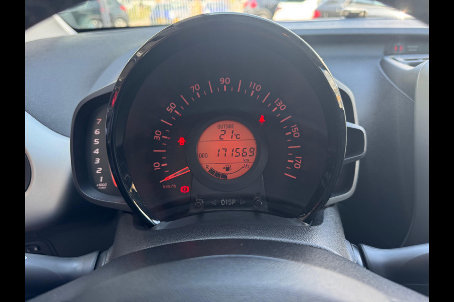 Toyota Aygo 1.0 VVT-i x-play NAVI | AIRCO | 5 DEURS