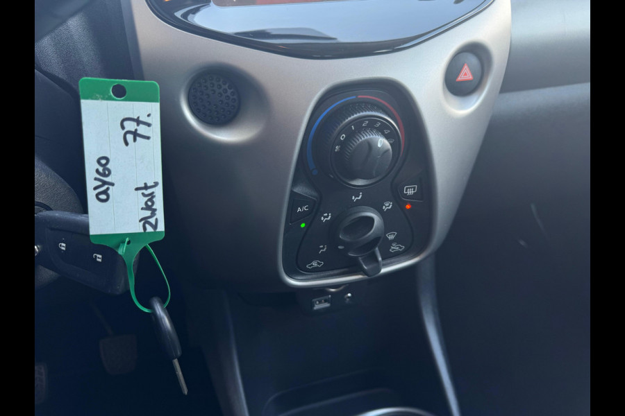 Toyota Aygo 1.0 VVT-i x-play NAVI | AIRCO | 5 DEURS