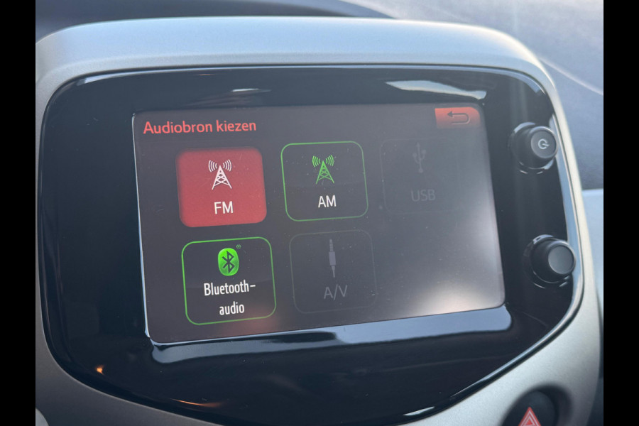 Toyota Aygo 1.0 VVT-i x-play NAVI | AIRCO | 5 DEURS