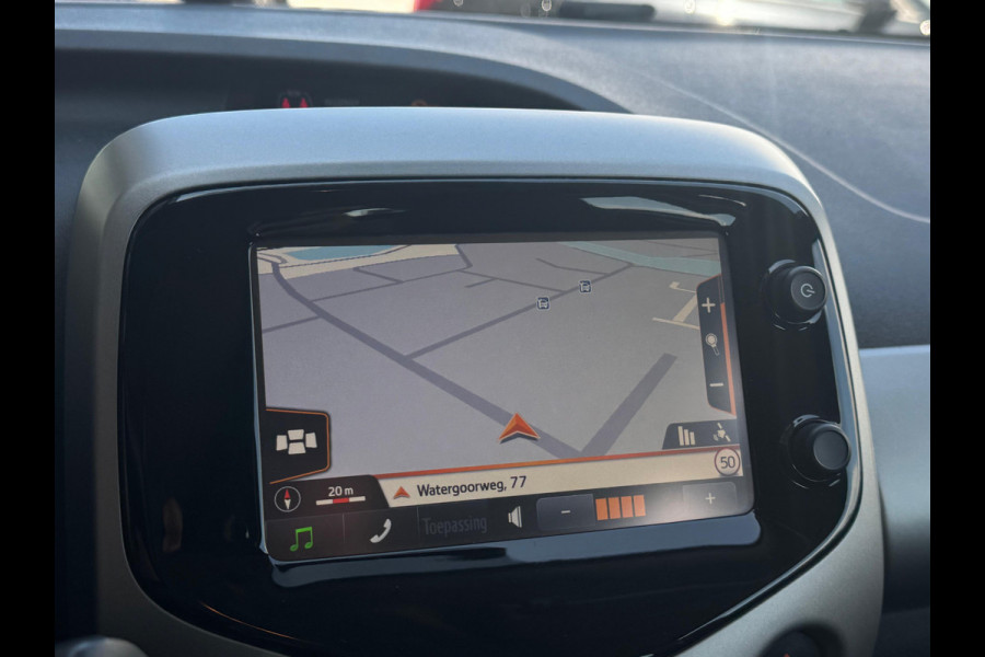 Toyota Aygo 1.0 VVT-i x-play NAVI | AIRCO | 5 DEURS