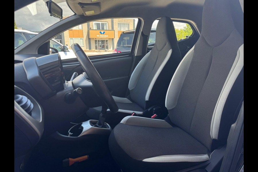 Toyota Aygo 1.0 VVT-i x-play NAVI | AIRCO | 5 DEURS