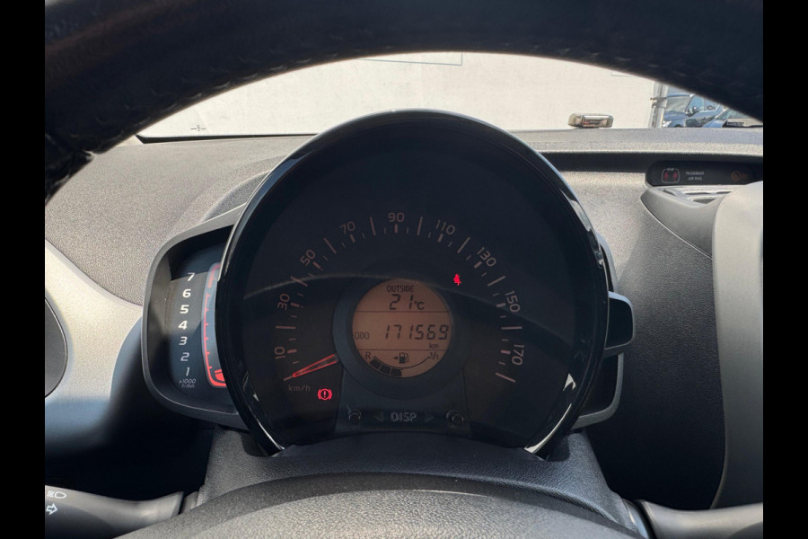 Toyota Aygo 1.0 VVT-i x-play NAVI | AIRCO | 5 DEURS