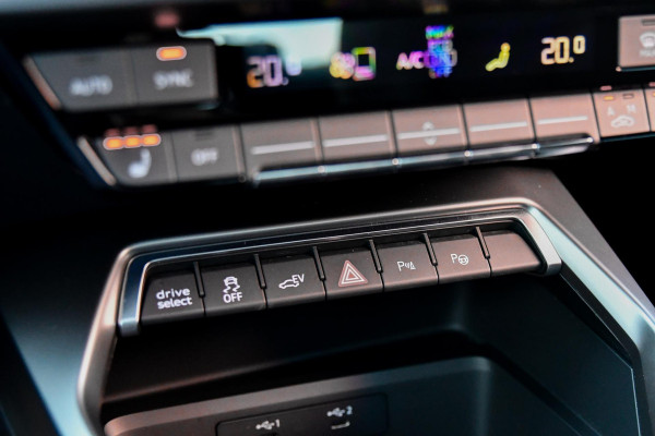 Audi A3 Sportback 40 TFSI e S-Line. Pano, ACC, Leder, Keyless, Matrix, Sfeer, CarPlay!