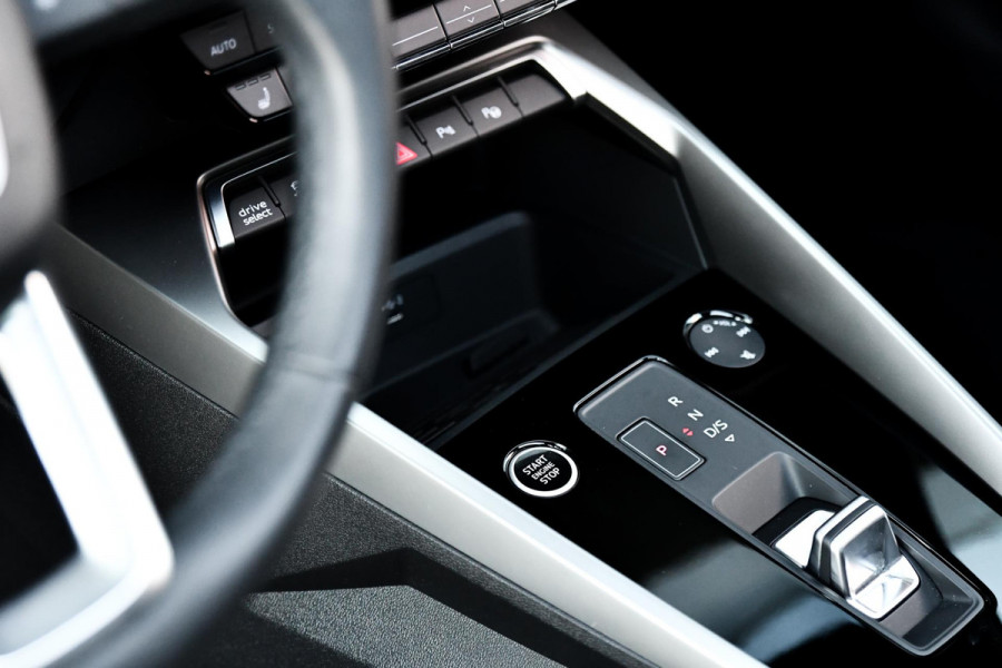 Audi A3 Sportback 40 TFSI e S-Line. Pano, ACC, Leder, Keyless, Matrix, Sfeer, CarPlay!