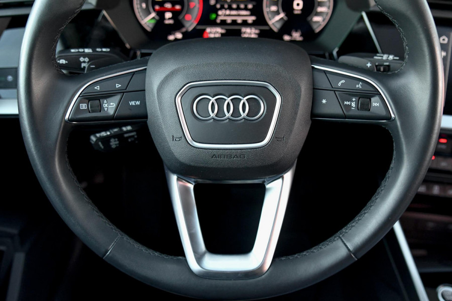 Audi A3 Sportback 40 TFSI e S-Line. Pano, ACC, Leder, Keyless, Matrix, Sfeer, CarPlay!