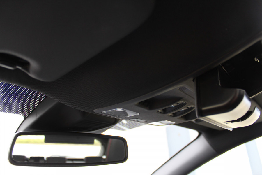 Ford Focus 1.0-125pk EcoBoost Mild-Hybrid ST-Line. Chique en erg luxe Ford Focus, fabr. gar. t/m 9 febr. 2027 ! Volautm. airco, navigatie, telefoonvoorb., All Season banden, B&O soundsyst., elektr. panodak, stuur-, stoel- en voorraamverw., adapt. cruise cntrl, side- en lane assist., LED  etc.