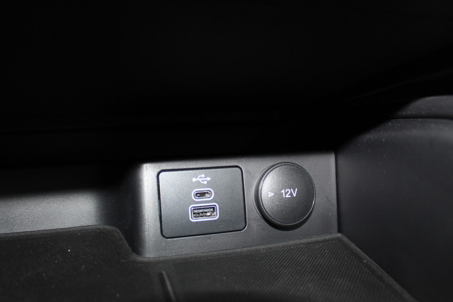 Ford Focus 1.0-125pk EcoBoost Mild-Hybrid ST-Line. Chique en erg luxe Ford Focus, fabr. gar. t/m 9 febr. 2027 ! Volautm. airco, navigatie, telefoonvoorb., All Season banden, B&O soundsyst., elektr. panodak, stuur-, stoel- en voorraamverw., adapt. cruise cntrl, side- en lane assist., LED  etc.